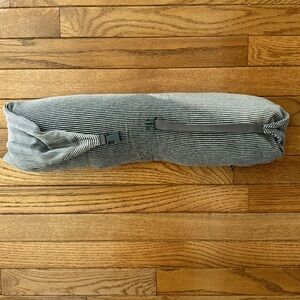 🤍 Soft lumbar support pillow removable pillow snap close VGUC